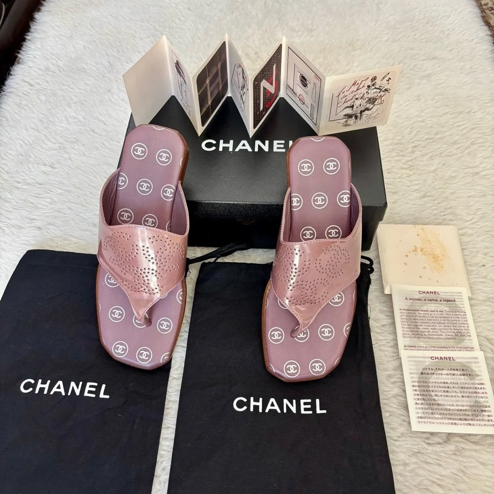 Chanel CC Logo Interlocking Purple Patent Leather Thong Sandals EU 37.5